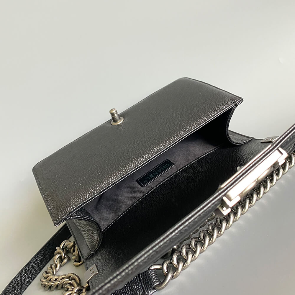 BOY CHANEL HANDBAG(TAX-FREE GRADE)