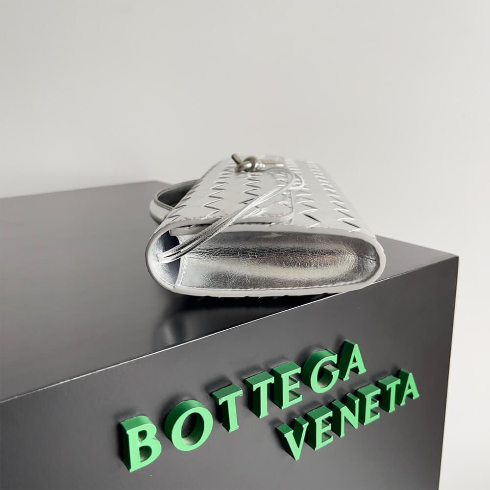 Bottega Veneta Andiamo Clutch(HIGH-END GRADE)